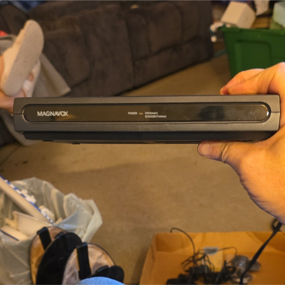 Magnavox DTV Digital to Analog Converter Box for TV TB100MW9 Model